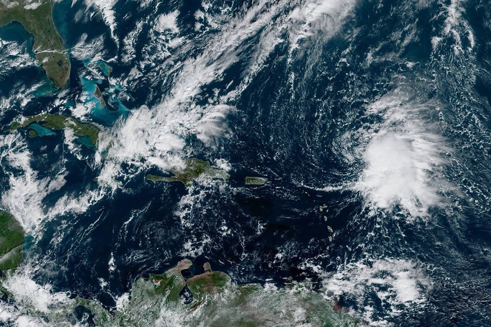 Naissance de la tempête tropicale Sébastien au nord est des Petites