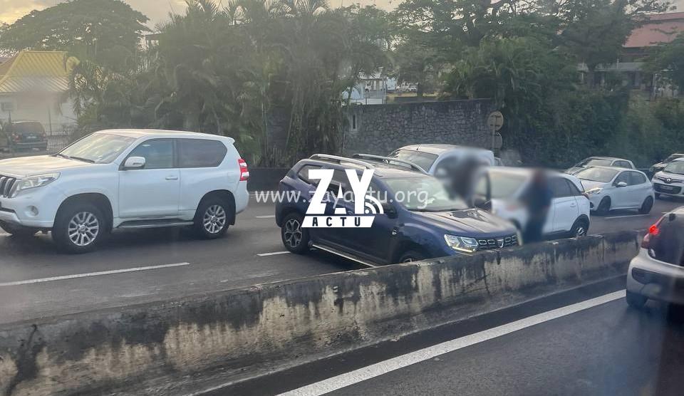 Un Accident Sur La Rocade De Fort De France Provoque D Importants